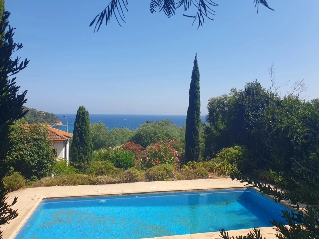 Provence Coast (Cassis to Cavalaire) for sale for 945,000&euro; in Var, Provence-Alpes-Côte-d\'Azur