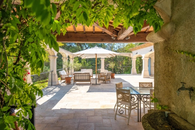 5 Bedroom(s) - 5 Bathroom(s) - 27,000m² land for sale in Var, Provence-Alpes-Côte-d\'Azur, France - FrenchPropertyPortal.com Provence Coast (Cassis to Cavalaire) for sale for 2,190,000€ in Var, Provence-Alpes-Côte-d\'Azur