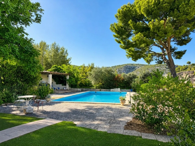 Provence Coast (Cassis to Cavalaire) for sale for 1,690,000&euro; in Calvados, Normandy