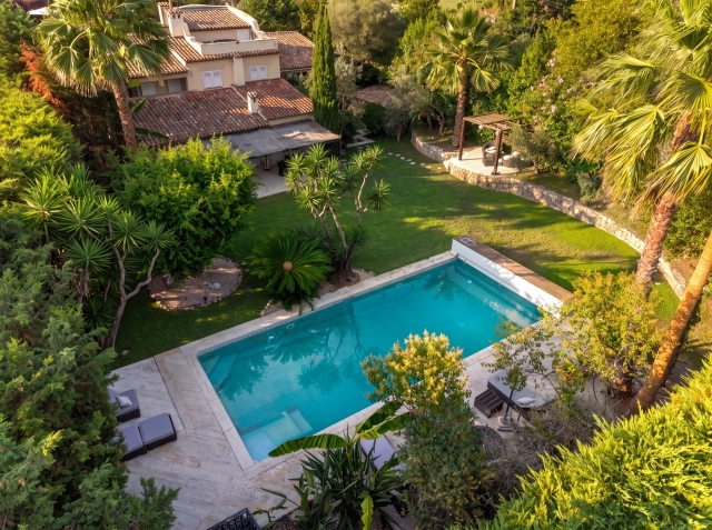 5 Bedroom(s) - 5 Bathroom(s) - 1,900m² land for sale in Alpes-Maritimes, Provence-Alpes-Côte-d'Azur, France - FrenchPropertyPortal.com Antibes Area for sale for 2,070,000€ in Alpes-Maritimes, Provence-Alpes-Côte-d'Azur