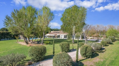 5 Bedroom(s) - 2 Bathroom(s) - 21,322m² land for sale in Bouches-du-Rhône, Provence-Alpes-Côte-d'Azur, France - FrenchPropertyPortal.com Alpilles (Saint Remy, Maussane, Arles) for sale for 2,750,000€ in Bouches-du-Rhône, Provence-Alpes-Côte-d'Azur