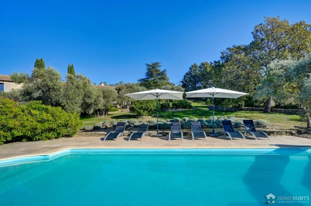 4 Bedroom(s) - 3 Bathroom(s) - 9,580m² land for sale in Vaucluse, Provence-Alpes-Côte-d\'Azur, France - FrenchPropertyPortal.com The Luberon / Vaucluse for sale for 1,380,000€ in Vaucluse, Provence-Alpes-Côte-d\'Azur