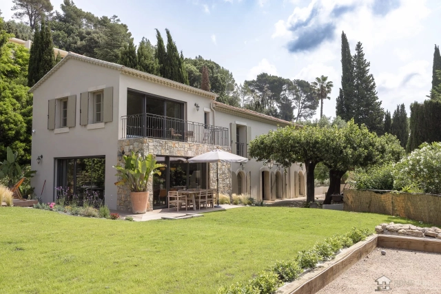 4 Bedroom(s) - 4 Bathroom(s) - 2,429m² land for sale in Alpes-Maritimes, Provence-Alpes-Côte-d'Azur, France - FrenchPropertyPortal.com Mougins, Valbonne, Grasse Area for sale for 1,500,000€ in Alpes-Maritimes, Provence-Alpes-Côte-d'Azur