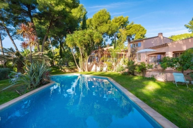 5 Bedroom(s) - 2 Bathroom(s) - 2,000m² land for sale in Var, Provence-Alpes-Côte-d\'Azur, France - FrenchPropertyPortal.com Provence Coast (Cassis to Cavalaire) for sale for 2,390,000€ in Var, Provence-Alpes-Côte-d\'Azur