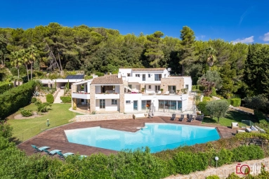 7 Bedroom(s) - 5 Bathroom(s) - 4,614m² land for sale in Alpes-Maritimes, Provence-Alpes-Côte-d'Azur, France - FrenchPropertyPortal.com Mougins, Valbonne, Grasse Area for sale for 3,900,000€ in Alpes-Maritimes, Provence-Alpes-Côte-d'Azur