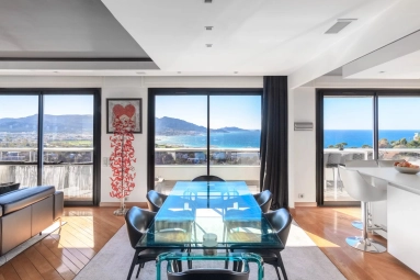 4 Bedroom(s) - 2 Bathroom(s) - 0 m² land for sale in Bouches-du-Rhône, Provence-Alpes-Côte-d'Azur, France - FrenchPropertyPortal.com Marseille & Cote Bleu for sale for 1,580,000€ in Bouches-du-Rhône, Provence-Alpes-Côte-d'Azur