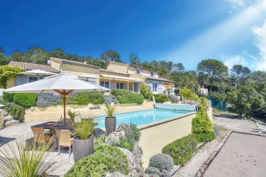 6 Bedroom(s) - 5 Bathroom(s) - 6,250m² land for sale in Var, Provence-Alpes-Côte-d\'Azur, France - FrenchPropertyPortal.com Var Countryside (Fayence, Lorgues, Cotignac) for sale for 1,395,000€ in Var, Provence-Alpes-Côte-d\'Azur