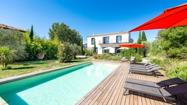 5 Bedroom(s) - 4 Bathroom(s) - 1,373m² land for sale in Bouches-du-Rhône, Provence-Alpes-Côte-d'Azur, France - FrenchPropertyPortal.com Alpilles (Saint Remy, Maussane, Arles) for sale for 1,590,000€ in Bouches-du-Rhône, Provence-Alpes-Côte-d'Azur