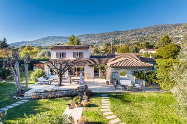 7 Bedroom(s) - 7 Bathroom(s) - 2,976m² land for sale in Alpes-Maritimes, Provence-Alpes-Côte-d'Azur, France - FrenchPropertyPortal.com Mougins, Valbonne, Grasse Area for sale for 1,395,000€ in Alpes-Maritimes, Provence-Alpes-Côte-d'Azur