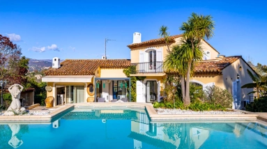 6 Bedroom(s) - 5 Bathroom(s) - 3,208m² land for sale in Alpes-Maritimes, Provence-Alpes-Côte-d'Azur, France - FrenchPropertyPortal.com Mougins, Valbonne, Grasse Area for sale for 1,790,000€ in Alpes-Maritimes, Provence-Alpes-Côte-d'Azur