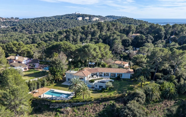 6 Bedroom(s) - 2 Bathroom(s) - 3,841m² land for sale in Alpes-Maritimes, Provence-Alpes-Côte-d'Azur, France - FrenchPropertyPortal.com Mougins, Valbonne, Grasse Area for sale for 5,950,000€ in Alpes-Maritimes, Provence-Alpes-Côte-d'Azur