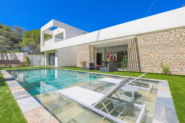 Provence Coast (Cassis to Cavalaire) for sale for 1,850,000&euro; in Var, Provence-Alpes-Côte-d\'Azur