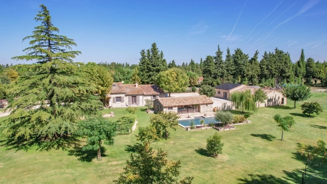4 Bedroom(s) - 4 Bathroom(s) - 13,570m² land for sale in Bouches-du-Rhône, Provence-Alpes-Côte-d'Azur, France - FrenchPropertyPortal.com Alpilles (Saint Remy, Maussane, Arles) for sale for 1,650,000€ in Bouches-du-Rhône, Provence-Alpes-Côte-d'Azur
