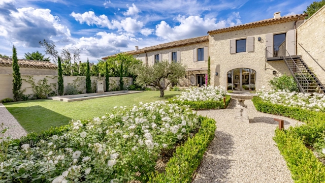 5 Bedroom(s) - 5 Bathroom(s) - 750m² land for sale in Bouches-du-Rhône, Provence-Alpes-Côte-d'Azur, France - FrenchPropertyPortal.com Alpilles (Saint Remy, Maussane, Arles) for sale for 3,990,000€ in Bouches-du-Rhône, Provence-Alpes-Côte-d'Azur
