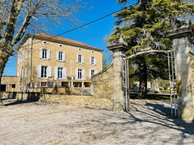7 Bedroom(s) - 6 Bathroom(s) - 10,000m² land for sale in Var, Provence-Alpes-Côte-d\'Azur, France - FrenchPropertyPortal.com Avignon and North Provence for sale for 1,459,500€ in Var, Provence-Alpes-Côte-d\'Azur