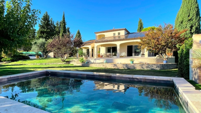 Uzes Area for sale for 945,000&euro; in Gard, Languedoc-Roussillon