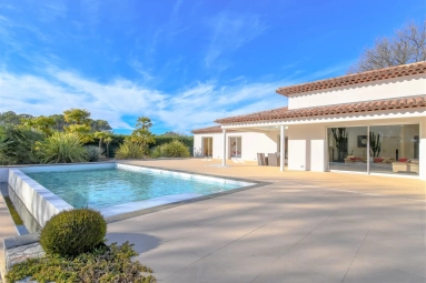 4 Bedroom(s) - 3 Bathroom(s) - 3,900m² land for sale in Var, Provence-Alpes-Côte-d\'Azur, France - FrenchPropertyPortal.com Var Countryside (Fayence, Lorgues, Cotignac) for sale for 1,450,000€ in Var, Provence-Alpes-Côte-d\'Azur