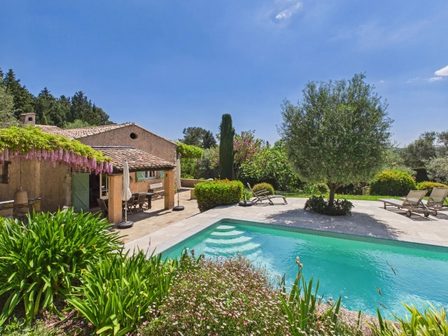 4 Bedroom(s) - 3 Bathroom(s) - 2,482m² land for sale in Alpes-Maritimes, Provence-Alpes-Côte-d'Azur, France - FrenchPropertyPortal.com Mougins, Valbonne, Grasse Area for sale for 1,980,000€ in Alpes-Maritimes, Provence-Alpes-Côte-d'Azur