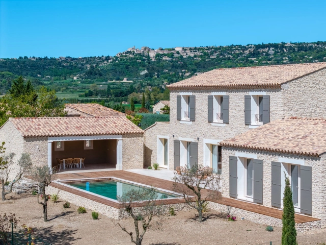 5 Bedroom(s) - 1 Bathroom(s) - 950m² land for sale in Vaucluse, Provence-Alpes-Côte-d\'Azur, France - FrenchPropertyPortal.com The Luberon / Vaucluse for sale for 1,760,000€ in Vaucluse, Provence-Alpes-Côte-d\'Azur