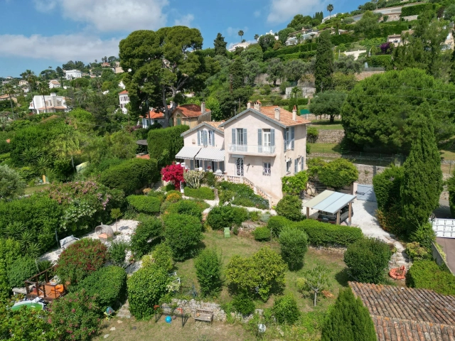 4 Bedroom(s) - 3 Bathroom(s) - 1,150m² land for sale in Alpes-Maritimes, Provence-Alpes-Côte-d'Azur, France - FrenchPropertyPortal.com Antibes Area for sale for 1,750,000€ in Alpes-Maritimes, Provence-Alpes-Côte-d'Azur