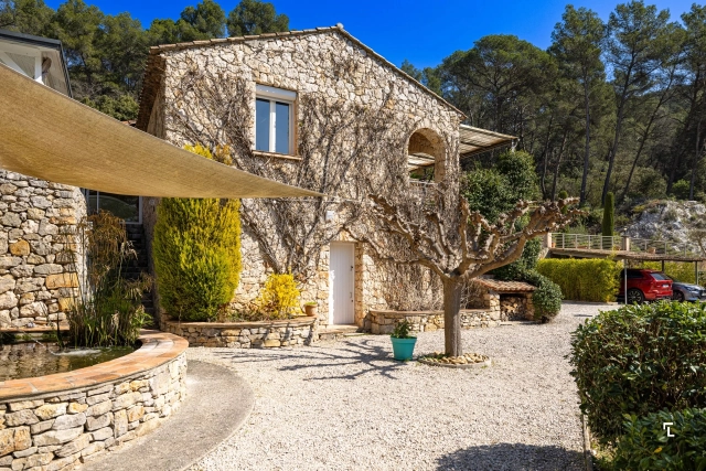 5 Bedroom(s) - 4 Bathroom(s) - 12,600m² land for sale in Bouches-du-Rhône, Provence-Alpes-Côte-d'Azur, France - FrenchPropertyPortal.com Marseille & Cote Bleu for sale for 1,495,000€ in Bouches-du-Rhône, Provence-Alpes-Côte-d'Azur
