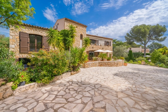 St Raphaël, Ste Maxime Area for sale for 1,595,000&euro; in Var, Provence-Alpes-Côte-d\'Azur