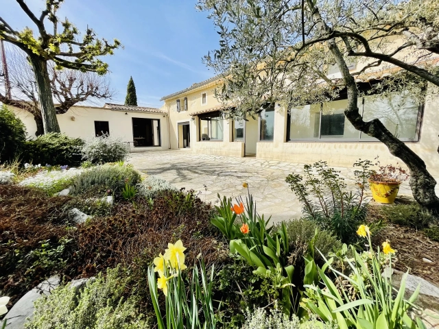 5 Bedroom(s) - 3 Bathroom(s) - 5,305m² land for sale in Vaucluse, Provence-Alpes-Côte-d\'Azur, France - FrenchPropertyPortal.com Avignon and North Provence for sale for 680,000€ in Vaucluse, Provence-Alpes-Côte-d\'Azur