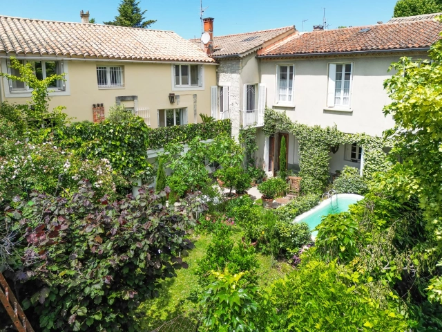 5 Bedroom(s) - 3 Bathroom(s) - 0 m² land for sale in Vaucluse, Provence-Alpes-Côte-d\'Azur, France - FrenchPropertyPortal.com Avignon and North Provence for sale for 699,000€ in Vaucluse, Provence-Alpes-Côte-d\'Azur