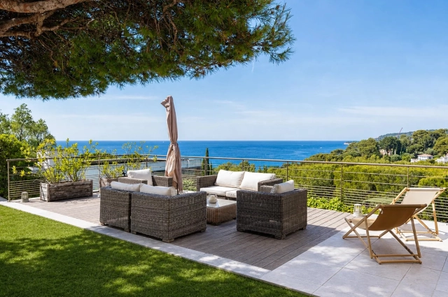 7 Bedroom(s) - 4 Bathroom(s) - 10,000m² land for sale in Calvados, Normandy, France - FrenchPropertyPortal.com Provence Coast (Cassis to Cavalaire) for sale for 2,990,000€ in Calvados, Normandy