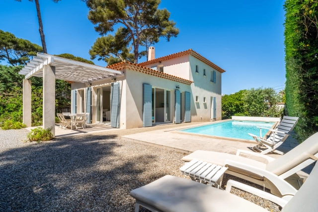 5 Bedroom(s) - 4 Bathroom(s) - 1,026m² land for sale in Var, Provence-Alpes-Côte-d\'Azur, France - FrenchPropertyPortal.com Provence Coast (Cassis to Cavalaire) for sale for 1,299,000€ in Var, Provence-Alpes-Côte-d\'Azur