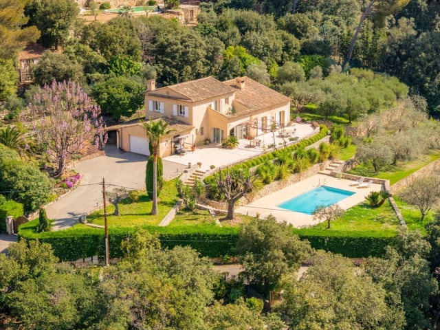4 Bedroom(s) - 2 Bathroom(s) - 3,394m² land for sale in Alpes-Maritimes, Provence-Alpes-Côte-d'Azur, France - FrenchPropertyPortal.com Mougins, Valbonne, Grasse Area for sale for 1,095,000€ in Alpes-Maritimes, Provence-Alpes-Côte-d'Azur