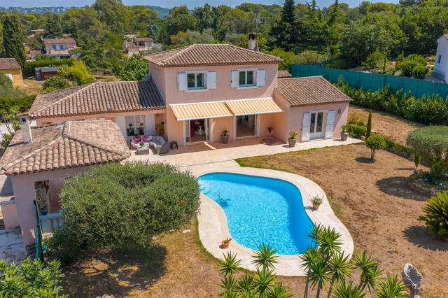 4 Bedroom(s) - 3 Bathroom(s) - 3,088m² land for sale in Alpes-Maritimes, Provence-Alpes-Côte-d'Azur, France - FrenchPropertyPortal.com Mougins, Valbonne, Grasse Area for sale for 1,680,000€ in Alpes-Maritimes, Provence-Alpes-Côte-d'Azur