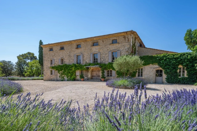 9 Bedroom(s) - 7 Bathroom(s) - 85,197m² land for sale in Bouches-du-Rhône, Provence-Alpes-Côte-d'Azur, France - FrenchPropertyPortal.com Aix en Provence Area for sale for 7,500,000€ in Bouches-du-Rhône, Provence-Alpes-Côte-d'Azur