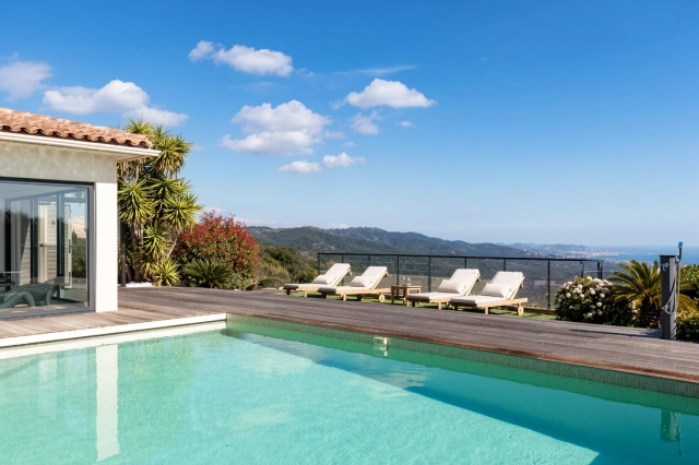 4 Bedroom(s) - 2 Bathroom(s) - 1,573m² land for sale in Var, Provence-Alpes-Côte-d\'Azur, France - FrenchPropertyPortal.com Var Countryside (Fayence, Lorgues, Cotignac) for sale for 2,199,000€ in Var, Provence-Alpes-Côte-d\'Azur