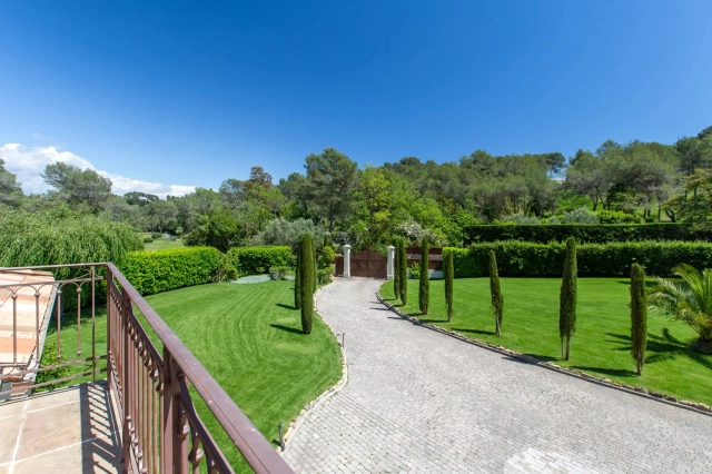 5 Bedroom(s) - 5 Bathroom(s) - 5,000m² land for sale in Alpes-Maritimes, Provence-Alpes-Côte-d'Azur, France - FrenchPropertyPortal.com Mougins, Valbonne, Grasse Area for sale for 3,990,000€ in Alpes-Maritimes, Provence-Alpes-Côte-d'Azur