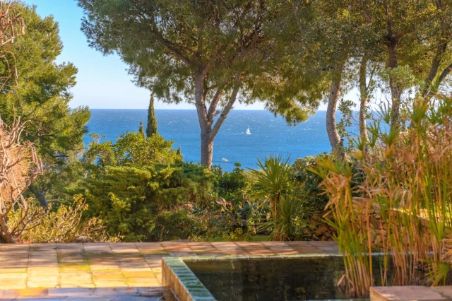 3 Bedroom(s) - 3 Bathroom(s) - 2,520m² land for sale in Var, Provence-Alpes-Côte-d\'Azur, France - FrenchPropertyPortal.com Provence Coast (Cassis to Cavalaire) for sale for 2,392,000€ in Var, Provence-Alpes-Côte-d\'Azur