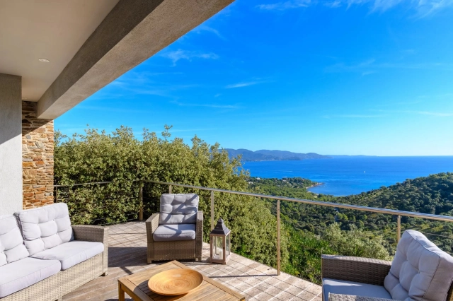 4 Bedroom(s) - 2 Bathroom(s) - 813m² land for sale in Var, Provence-Alpes-Côte-d\'Azur, France - FrenchPropertyPortal.com Provence Coast (Cassis to Cavalaire) for sale for 2,300,000€ in Var, Provence-Alpes-Côte-d\'Azur