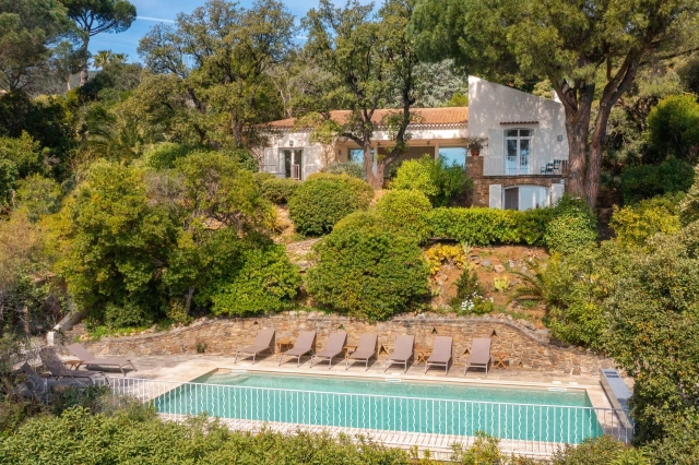 5 Bedroom(s) - 3 Bathroom(s) - 1,623m² land for sale in Var, Provence-Alpes-Côte-d\'Azur, France - FrenchPropertyPortal.com Provence Coast (Cassis to Cavalaire) for sale for 3,150,000€ in Var, Provence-Alpes-Côte-d\'Azur