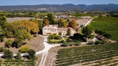 16 Bedroom(s) - 10 Bathroom(s) - 135,000m² land for sale in Vaucluse, Provence-Alpes-Côte-d\'Azur, France - FrenchPropertyPortal.com The Luberon / Vaucluse for sale for 4,250,000€ in Vaucluse, Provence-Alpes-Côte-d\'Azur