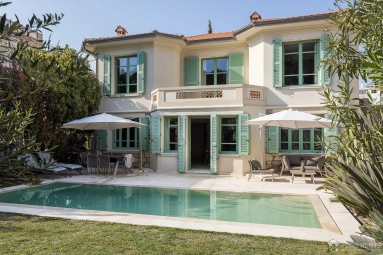 5 Bedroom(s) - 4 Bathroom(s) - 586m² land for sale in Alpes-Maritimes, Provence-Alpes-Côte-d'Azur, France - FrenchPropertyPortal.com Antibes Area for sale for 1,995,000€ in Alpes-Maritimes, Provence-Alpes-Côte-d'Azur