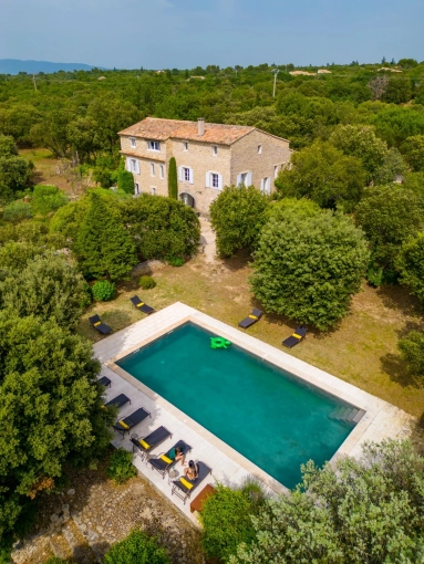 6 Bedroom(s) - 3 Bathroom(s) - 13,924m² land for sale in Vaucluse, Provence-Alpes-Côte-d\'Azur, France - FrenchPropertyPortal.com The Luberon / Vaucluse for sale for 1,599,000€ in Vaucluse, Provence-Alpes-Côte-d\'Azur