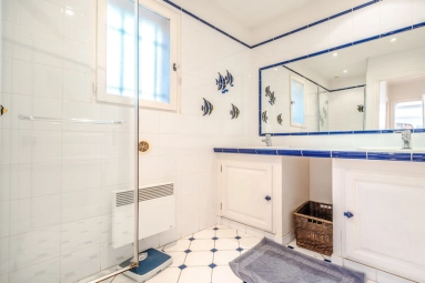 4 Bedroom(s) - 2 Bathroom(s) - 1,717m² land for sale in Var, Provence-Alpes-Côte-d\'Azur, France - FrenchPropertyPortal.com St Raphaël, Ste Maxime Area for sale for 2,200,000€ in Var, Provence-Alpes-Côte-d\'Azur