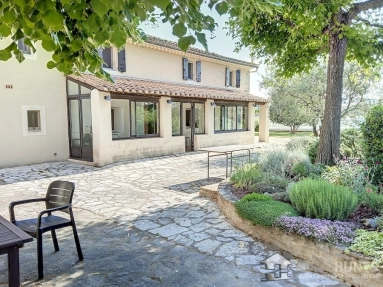 5 Bedroom(s) - 4 Bathroom(s) - 5,305m² land for sale in Vaucluse, Provence-Alpes-Côte-d\'Azur, France - FrenchPropertyPortal.com Avignon and North Provence for sale for 680,000€ in Vaucluse, Provence-Alpes-Côte-d\'Azur