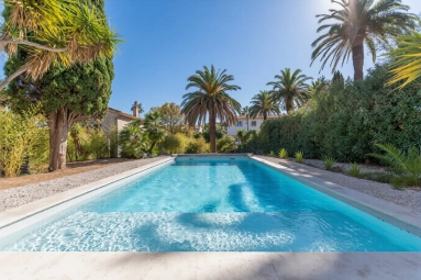 4 Bedroom(s) - 3 Bathroom(s) - 986m² land for sale in Var, Provence-Alpes-Côte-d\'Azur, France - FrenchPropertyPortal.com Provence Coast (Cassis to Cavalaire) for sale for 2,195,000€ in Var, Provence-Alpes-Côte-d\'Azur