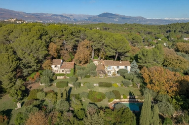 8 Bedroom(s) - 4 Bathroom(s) - 10,790m² land for sale in Alpes-Maritimes, Provence-Alpes-Côte-d'Azur, France - FrenchPropertyPortal.com Mougins, Valbonne, Grasse Area for sale for 9,500,000€ in Alpes-Maritimes, Provence-Alpes-Côte-d'Azur