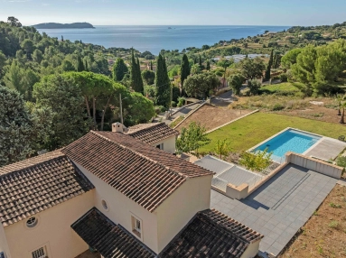 5 Bedroom(s) - 4 Bathroom(s) - 2,000m² land for sale in Var, Provence-Alpes-Côte-d\'Azur, France - FrenchPropertyPortal.com Provence Coast (Cassis to Cavalaire) for sale for 1,990,000€ in Var, Provence-Alpes-Côte-d\'Azur