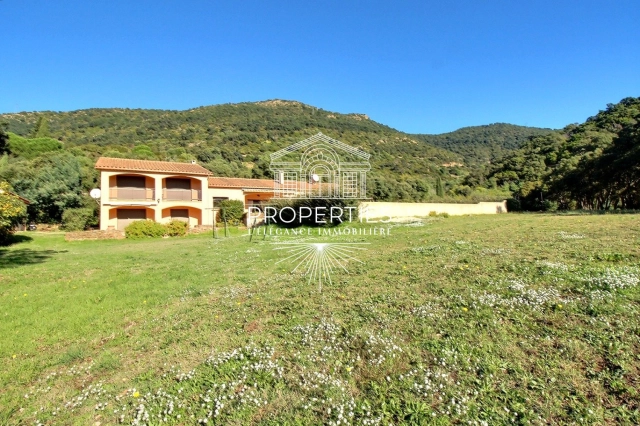 4 Bedroom(s) - 3 Bathroom(s) - 5,483m² land for sale in Var, Provence-Alpes-Côte-d\'Azur, France - FrenchPropertyPortal.com Provence Coast (Cassis to Cavalaire) for sale for 1,690,000€ in Var, Provence-Alpes-Côte-d\'Azur