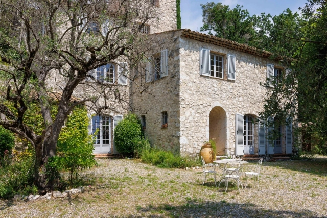 5 Bedroom(s) - 3 Bathroom(s) - 22,248m² land for sale in Alpes-Maritimes, Provence-Alpes-Côte-d'Azur, France - FrenchPropertyPortal.com Vence, St. Paul Area for sale for 1,750,000€ in Alpes-Maritimes, Provence-Alpes-Côte-d'Azur
