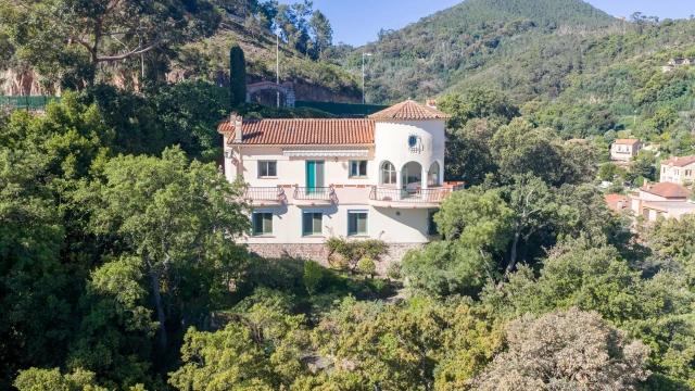 6 Bedroom(s) - 2 Bathroom(s) - 3,116m² land for sale in Alpes-Maritimes, Provence-Alpes-Côte-d'Azur, France - FrenchPropertyPortal.com Cannes Area for sale for 2,290,000€ in Alpes-Maritimes, Provence-Alpes-Côte-d'Azur