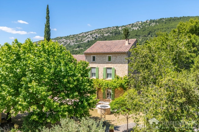 Avignon and North Provence for sale for 850,000&euro; in Vaucluse, Provence-Alpes-Côte-d\'Azur